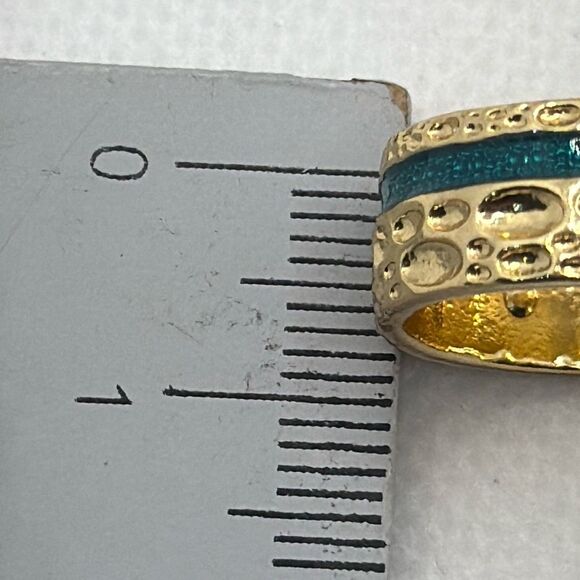 NWOT Size 8 Hammered gold alloy metal band with glittery teal inlay - Picture 4 of 5